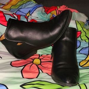 Black leather, witchy ankle boots. Size 10 (they fit wide)
